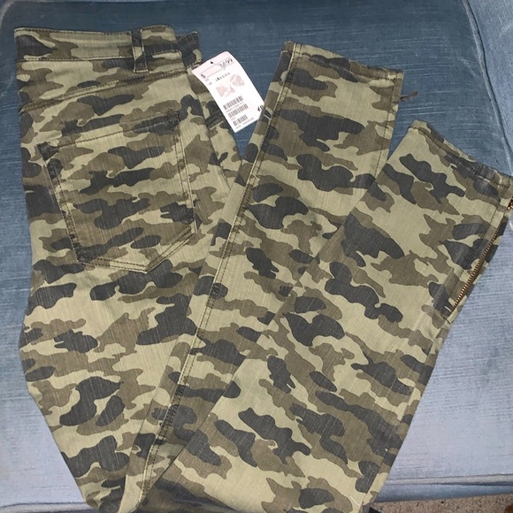 H&M Ladies Camouflage Skinny Pants. Size US6. NWT - Picture 1 of 5